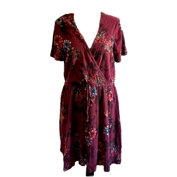 Dresses & Skirts - Crimson floral wrap tie short sleeve dress